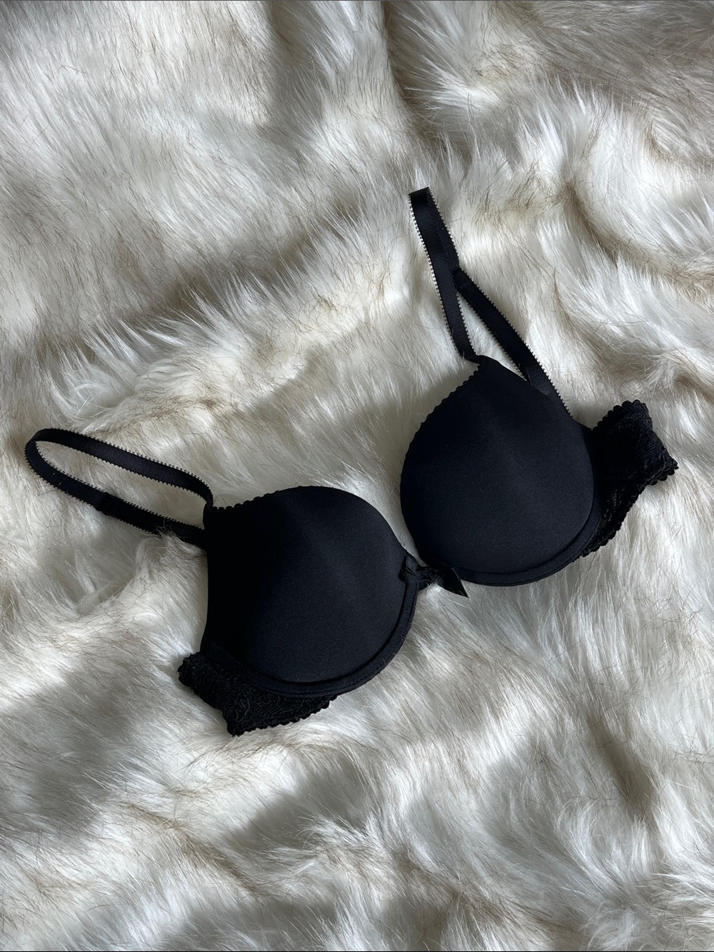 VICTORIA’S SECRET SILKY•ELEGANT ‘PUSH UP’ BRA CLASSIC•SEXY•LACE SIDES AND TRIM